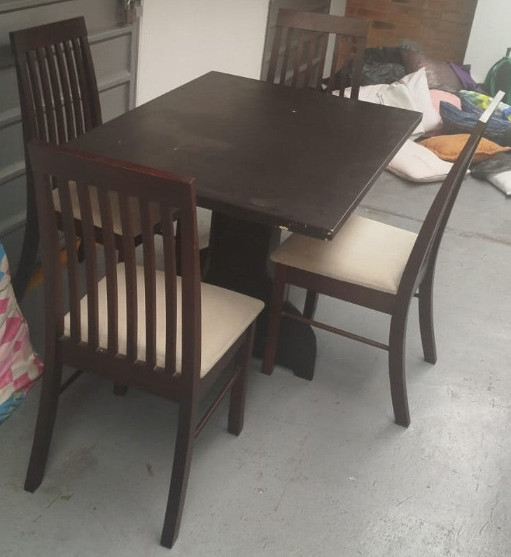 Juego de Comedor de 4 Puestos