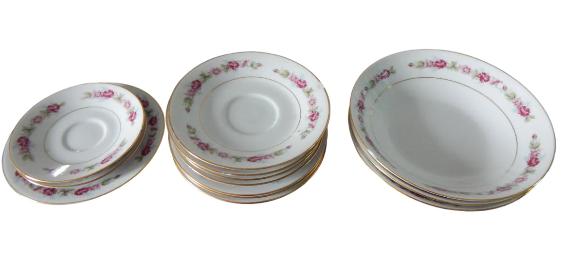 Vajilla Antigua de Porcelana (Diseño  Perimetral de Guirnaldas y Rosas)