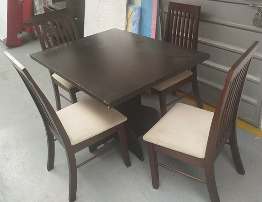 Juego de Comedor de 4 Puestos