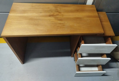 Escritorio de Oficina o Estudio Moderno