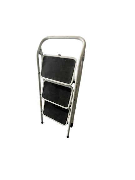 Escalera plegable de tres pasos en acero con peldaños antideslizantes