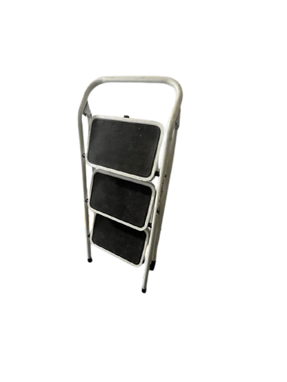 Escalera plegable de tres pasos en acero con peldaños antideslizantes