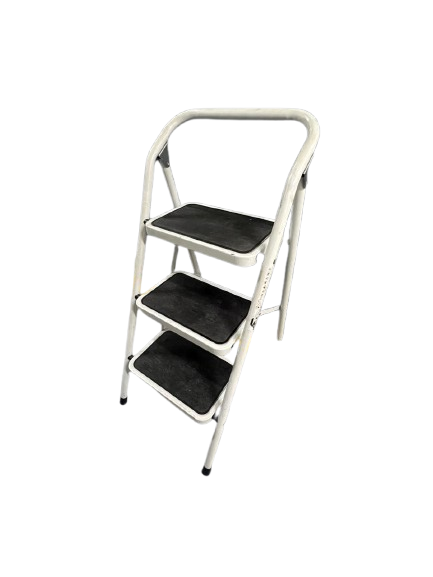 Escalera plegable de tres pasos en acero con peldaños antideslizantes