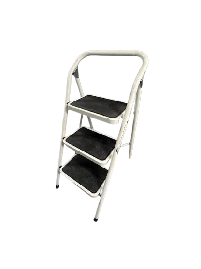 Escalera plegable de tres pasos en acero con peldaños antideslizantes