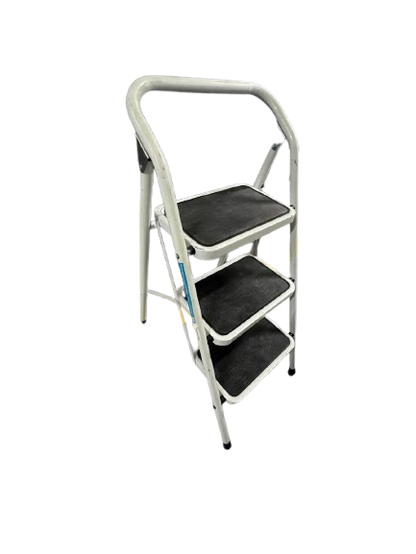 Escalera plegable de tres pasos en acero con peldaños antideslizantes