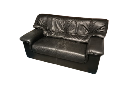 Juego de Sala en Cuero – 2 Piezas (Sofá Doble + Poltrona Individual)