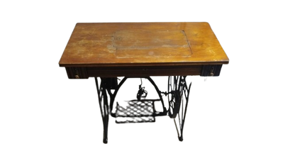 Mesa para Máquina de Coser Antigua